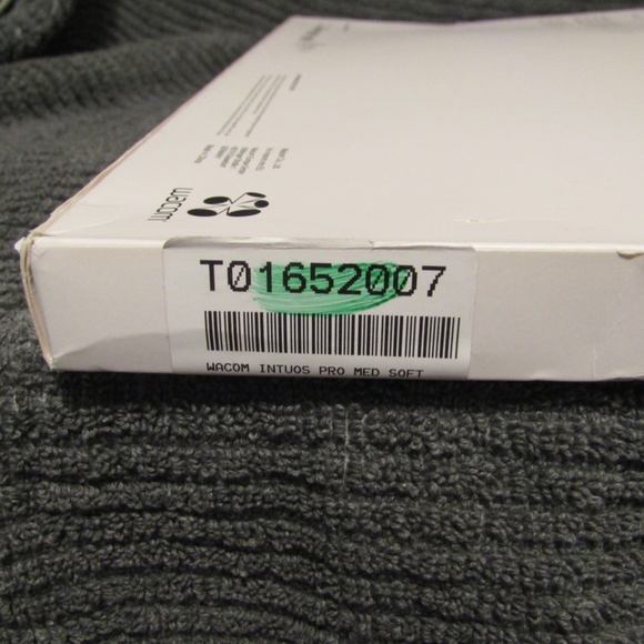 Wacom Soft Carrying Case for Wacom Intuos Tablet (ACK52701) - Picture 9 of 10